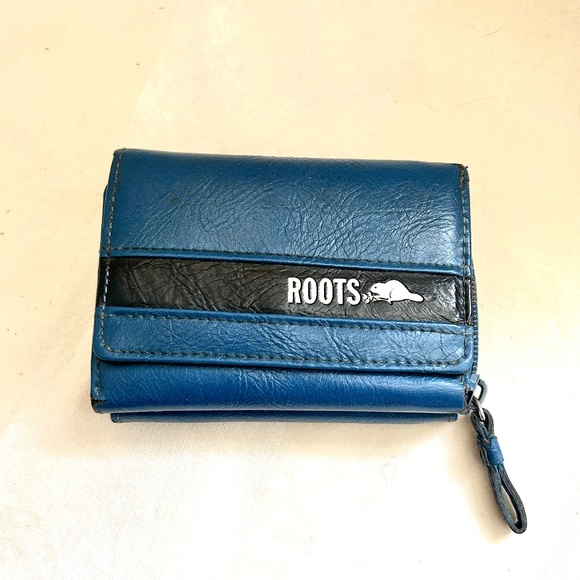 ROOTS Blue/Black Wallet - Picture 1 of 6